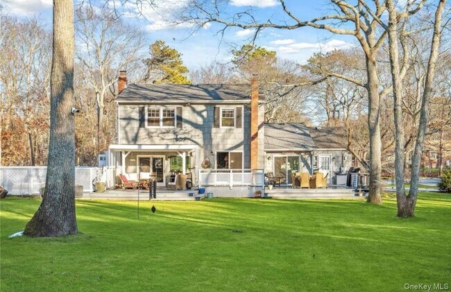 Foto del edificio - 23 N Westbury Rd