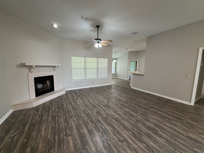 Building Photo - 401 Wild Grape Dr