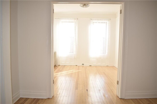 Building Photo - 427 Fenimore St
