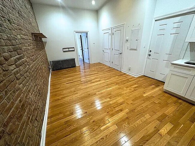 Foto del edificio - 151 Kingsland Ave