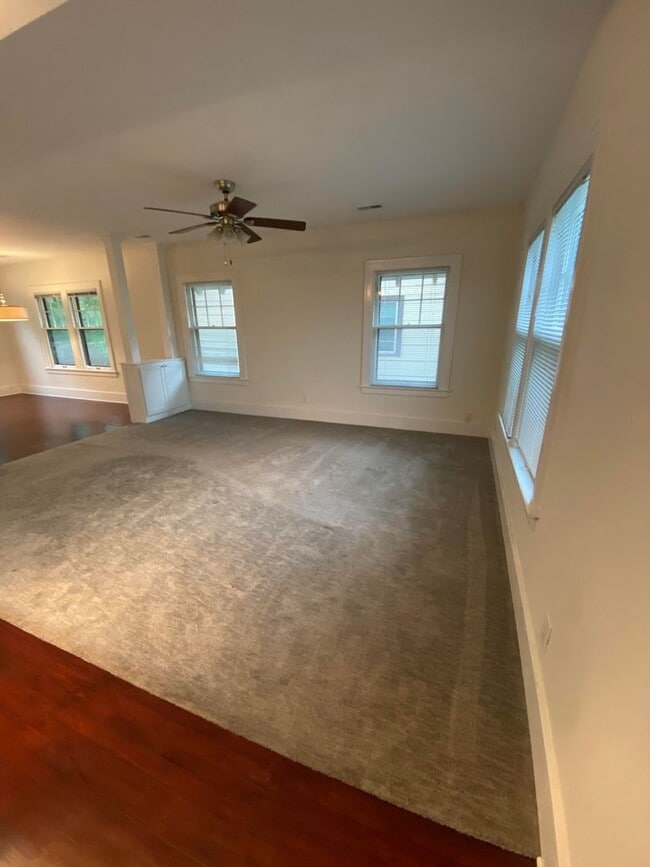 Foto del edificio - Charming 3-Bedroom, 1 1/2 Bath Upper Duple...