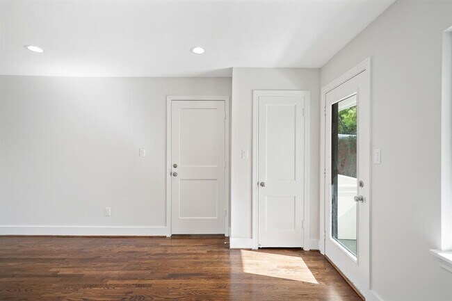 Building Photo - 520 Lovett Blvd