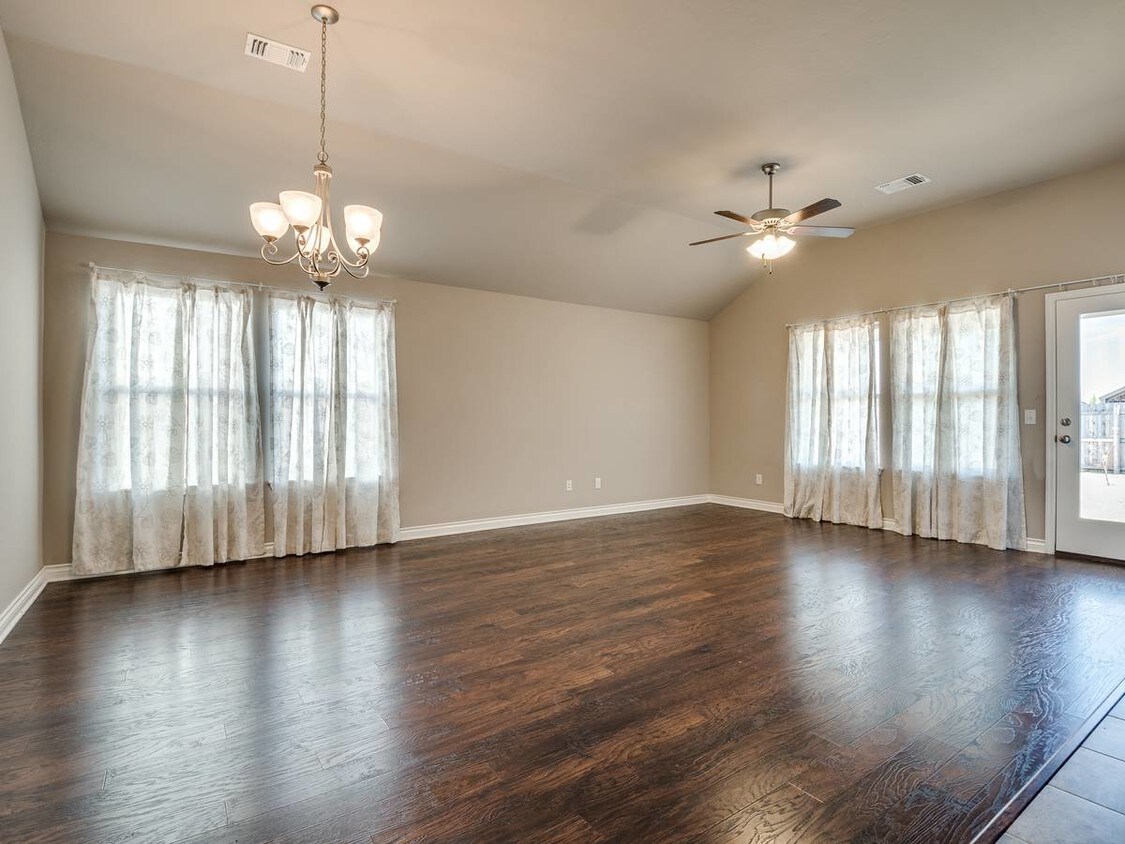 Foto del edificio - 19004 Vea Dr