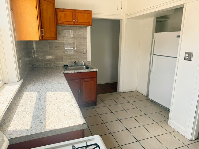 Building Photo - 7547 S Cornell Ave