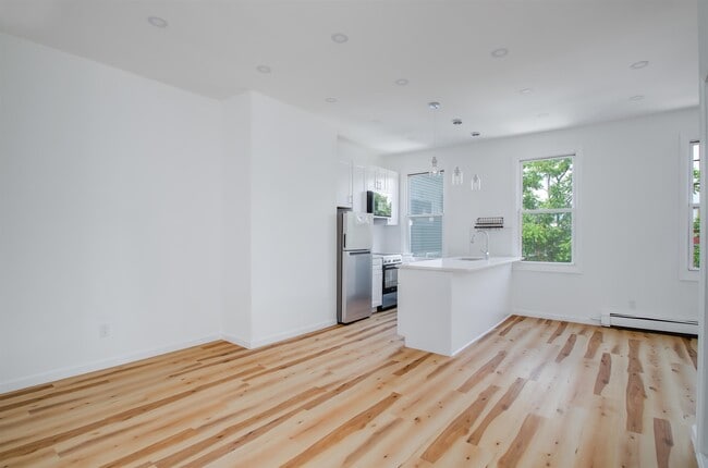 Building Photo - 251 Halladay St