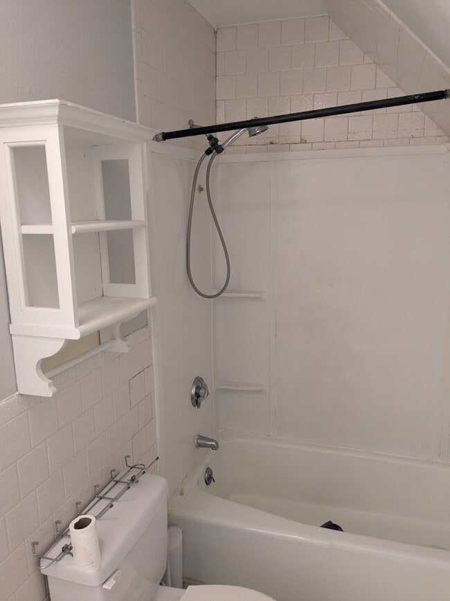 Building Photo - 62 Fruit Street Ext