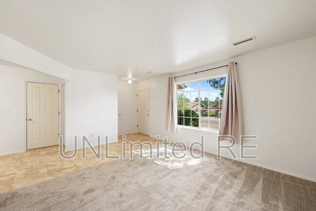 Building Photo - 6168 N Reata Dr