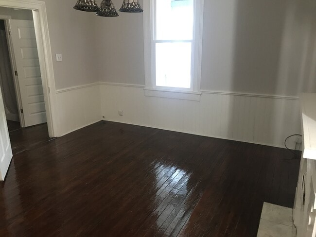 Building Photo - 327 S Laurel St