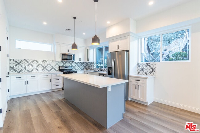 Building Photo - 5323 Ben Ave