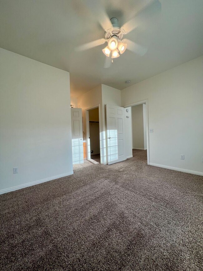 Foto del edificio - 712 Meadow Grove Ct