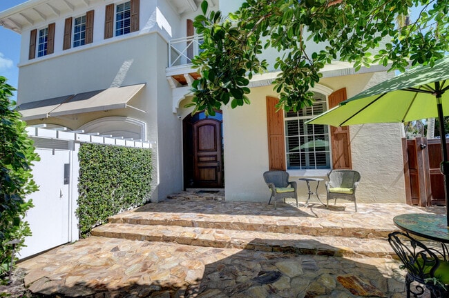 Building Photo - 1025 Vista Del Mar Dr N