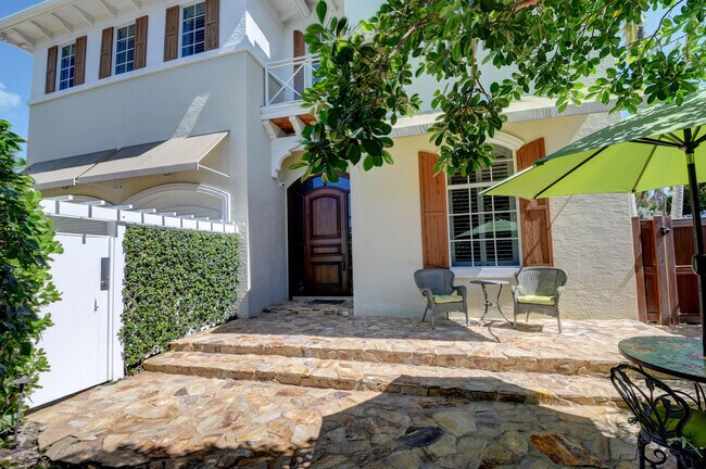 Foto del edificio - 1025 Vista Del Mar Dr N