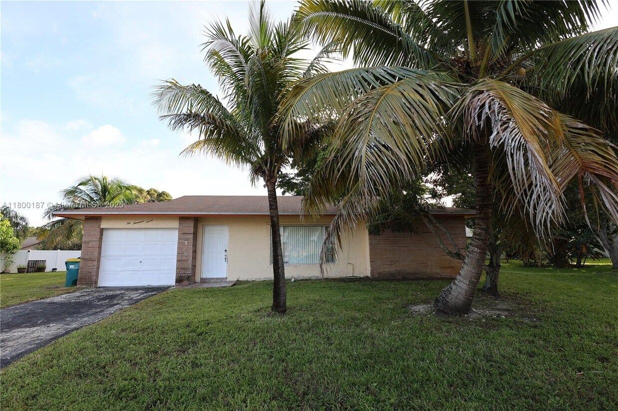 Primary Photo - 10007 NW 81st Ct