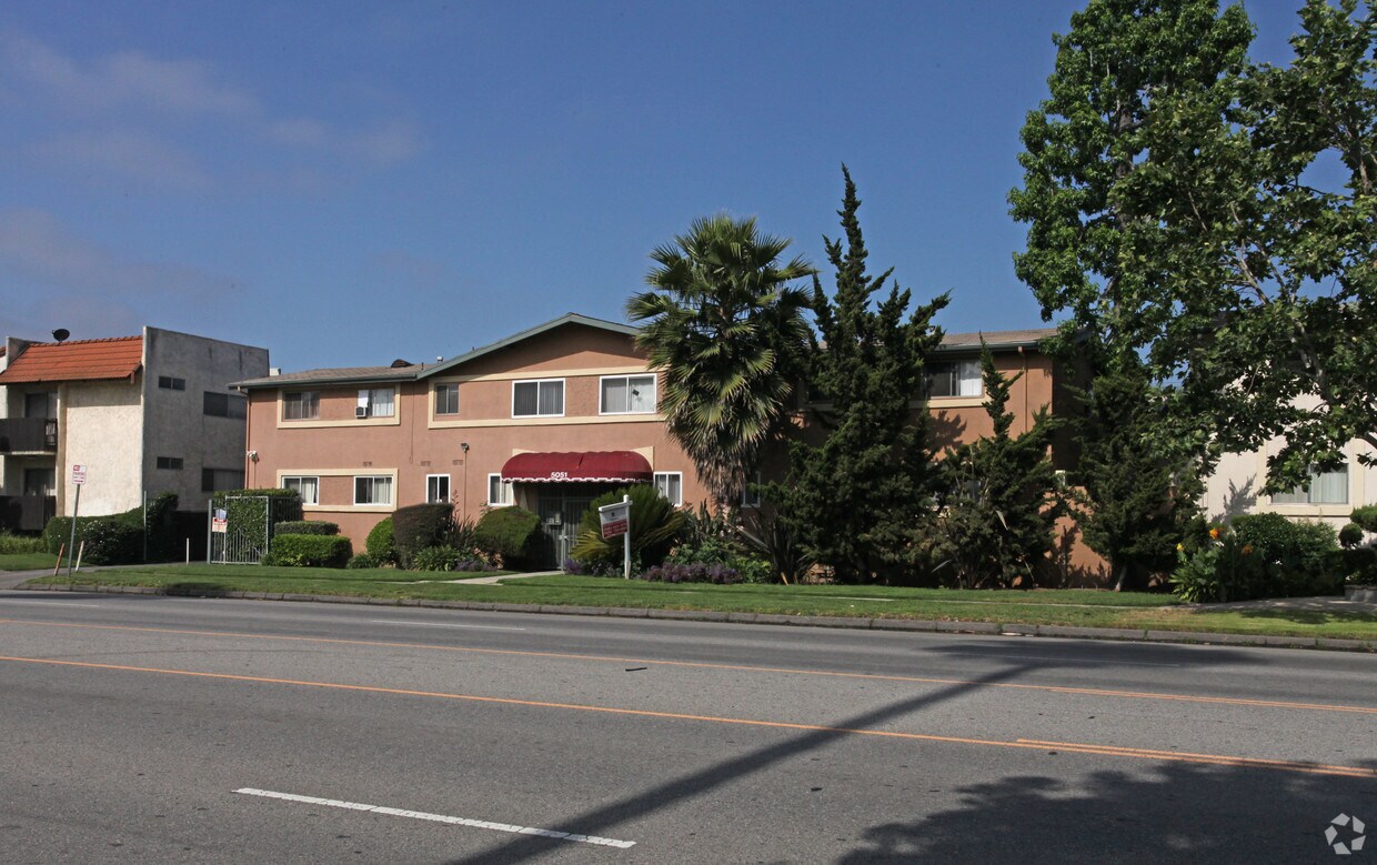 Building Photo - 5051 Woodman Ave