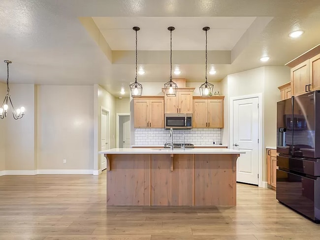 Building Photo - 3761 Native Dancer Dr