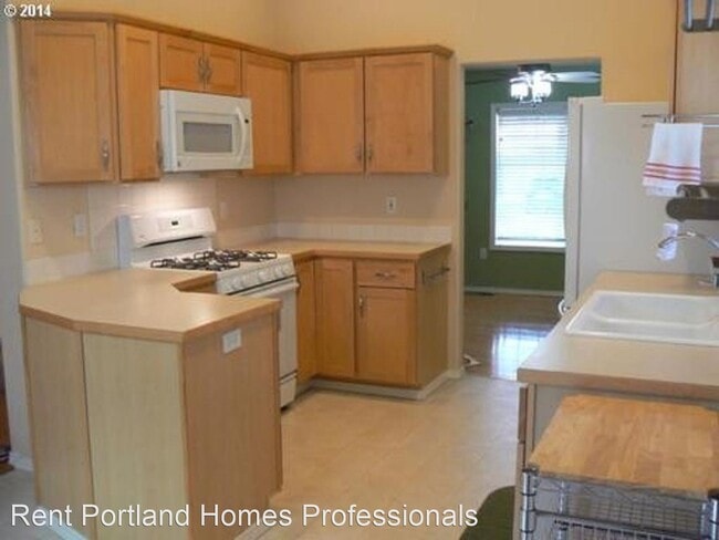 Building Photo - 3 br, 2.5 bath House - 5204 SW 201st Avenue