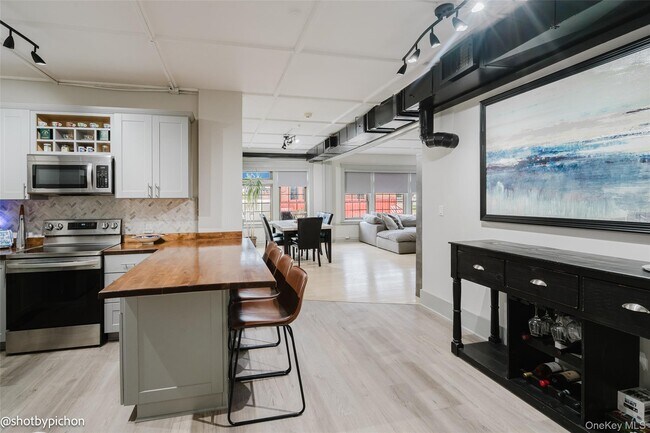 Foto del edificio - 4 Raymond Ave