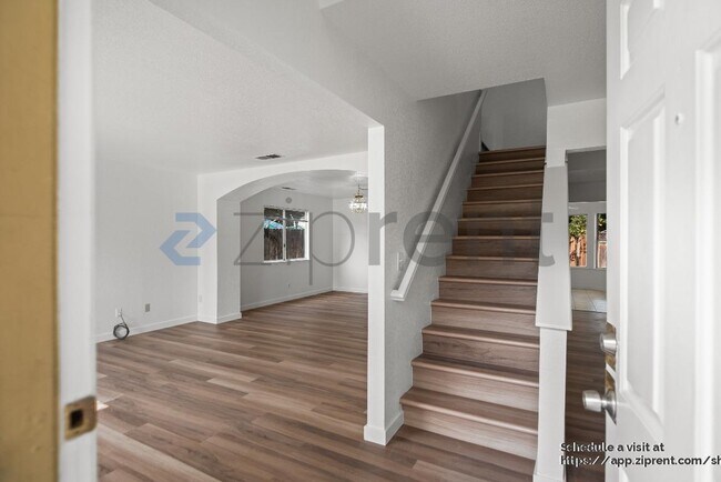 Building Photo - 2215 Jenni Ln