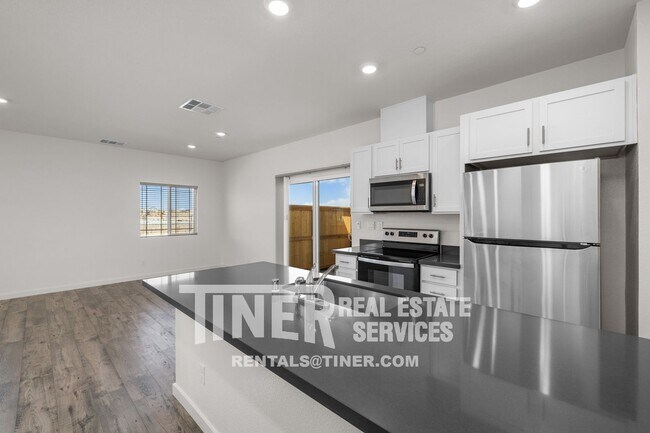 Building Photo - 1001 San Anselmo Ln