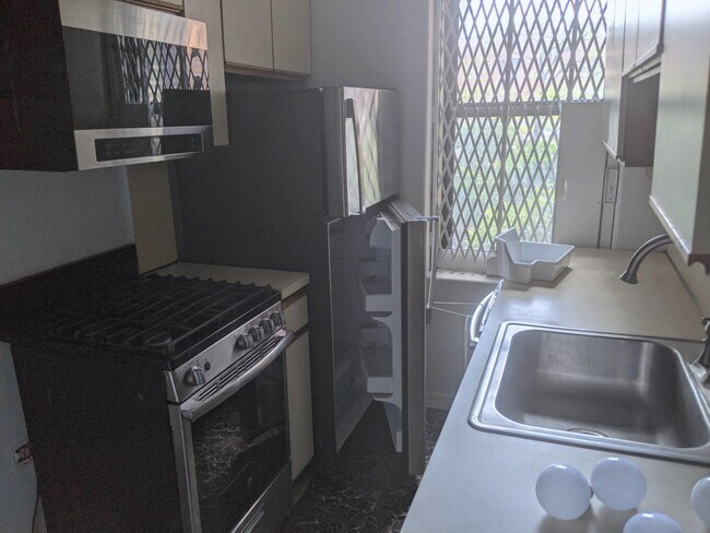 Foto del edificio - 9850 67th Ave
