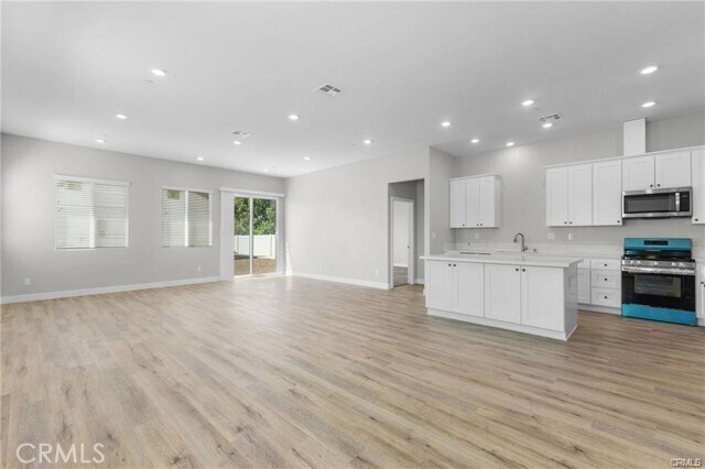 Foto del edificio - 1341 E 8th St