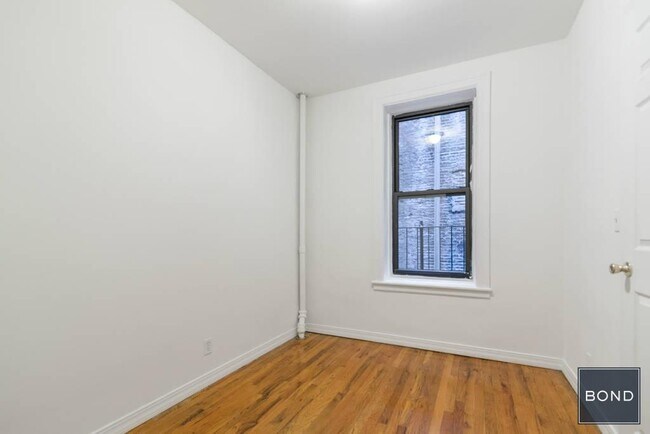 Building Photo - 419 E 73rd St