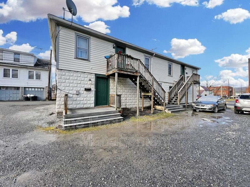 Primary Photo - 260 Main St