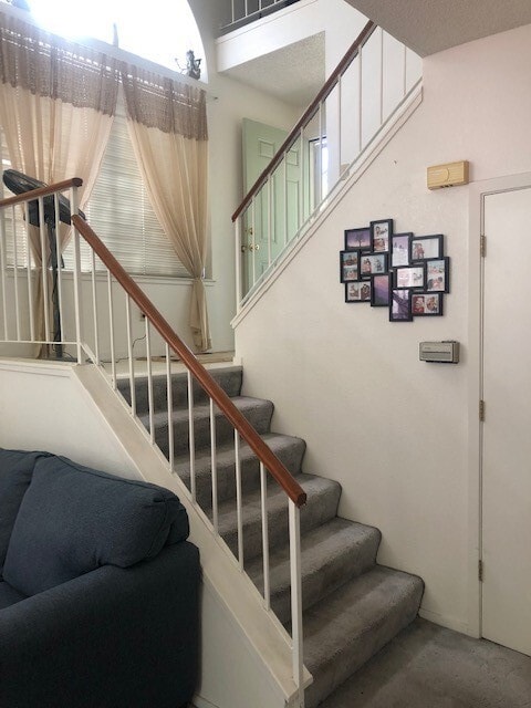 Building Photo - Large 2 Bedroom Townhome Available in Reno