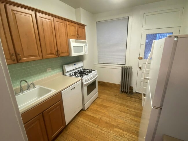 Photo - 3530 N Broadway Apartment