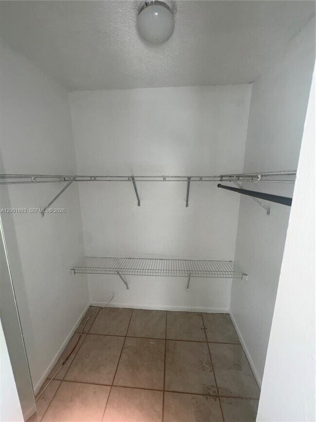 Foto del edificio - 9709 Hammocks Blvd