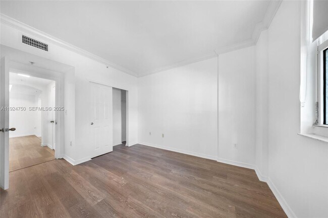 Foto del edificio - 9172 Collins Ave