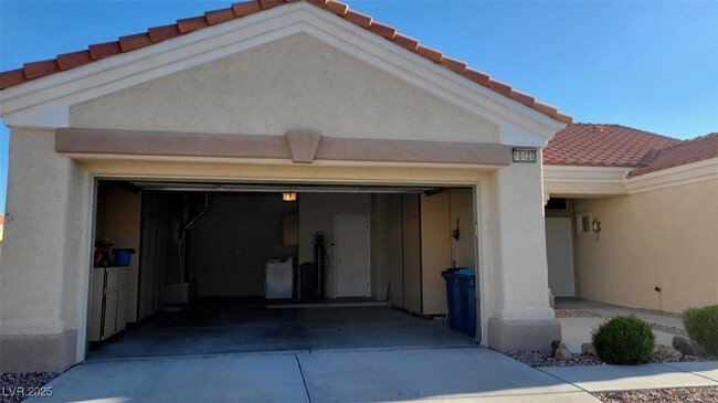 Building Photo - 10420 Sawmill Ave