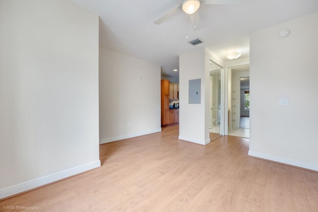 Building Photo - Charming spacious 1 bed 1 bath unit in the...