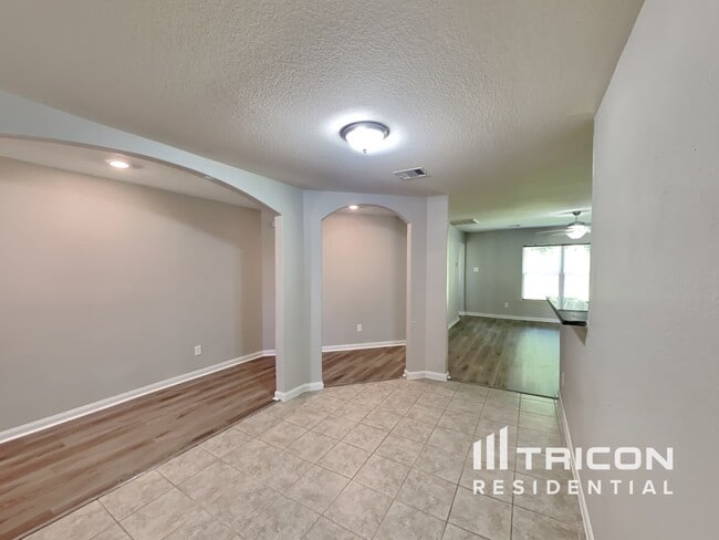 Building Photo - 27016 Leonardo Dr