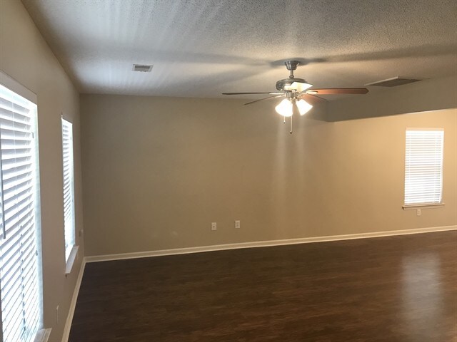 Photo - 109 Hunters Wood Drive