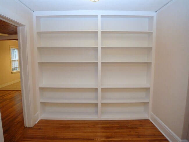 Foto del edificio - 1429 Milton St