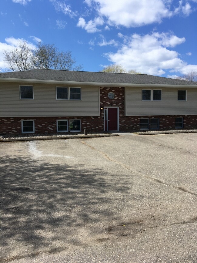 Building Photo - 2 Fairway Blvd