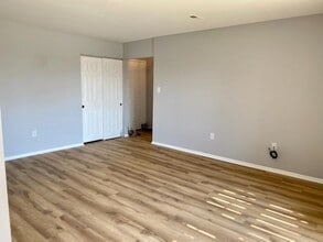 Building Photo - 1401 Key Pkwy