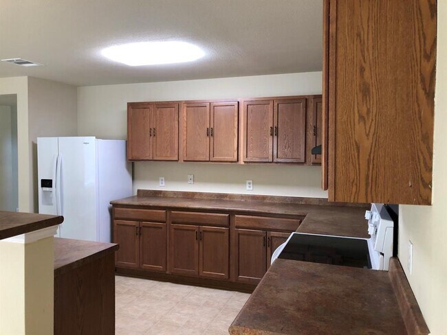 Building Photo - 5211 Viewpoint Dr