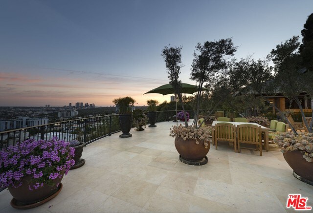 Building Photo - 8740 St Ives Dr