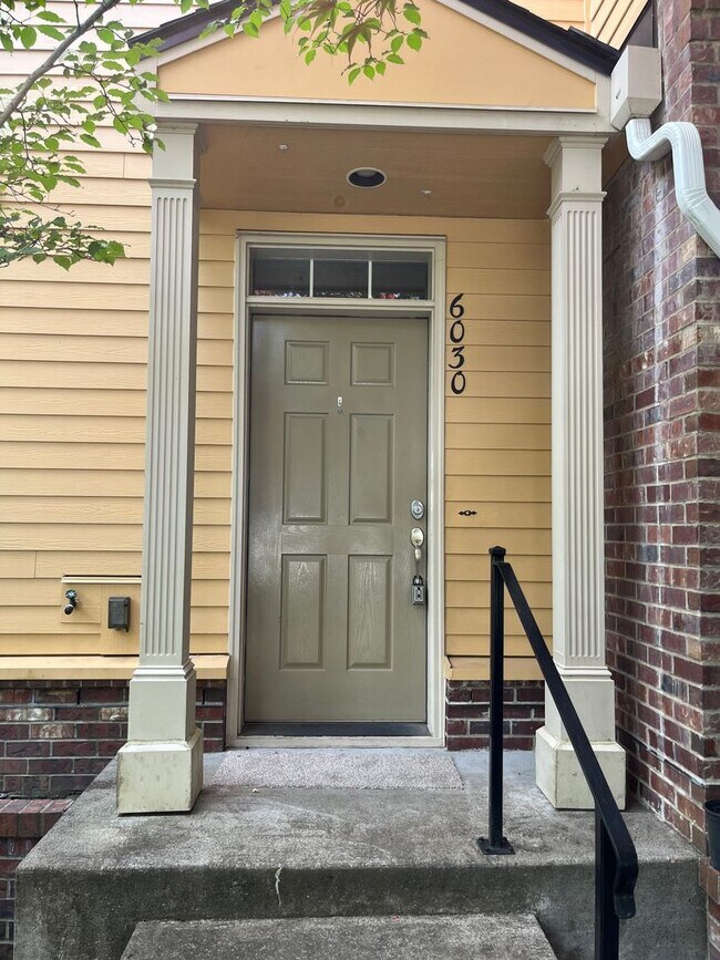 Building Photo - 6030 NE Maidstone St