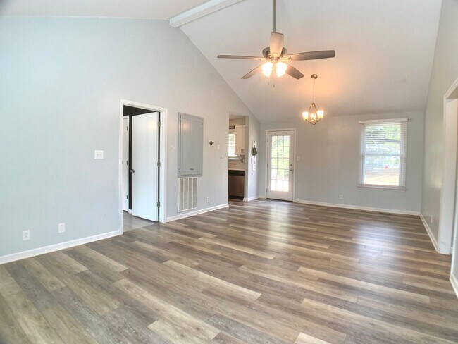 Building Photo - 719 Spees Dr