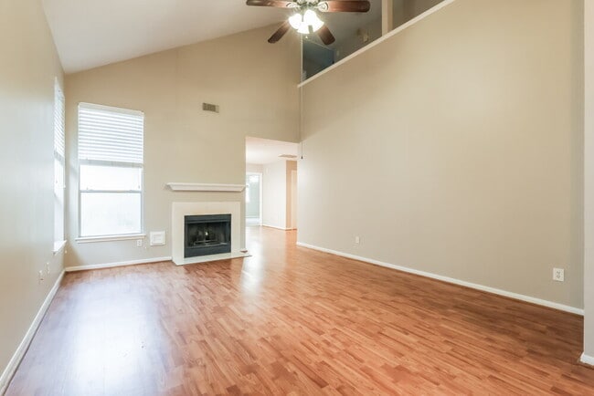 Building Photo - 12655 Pine Bush Dr