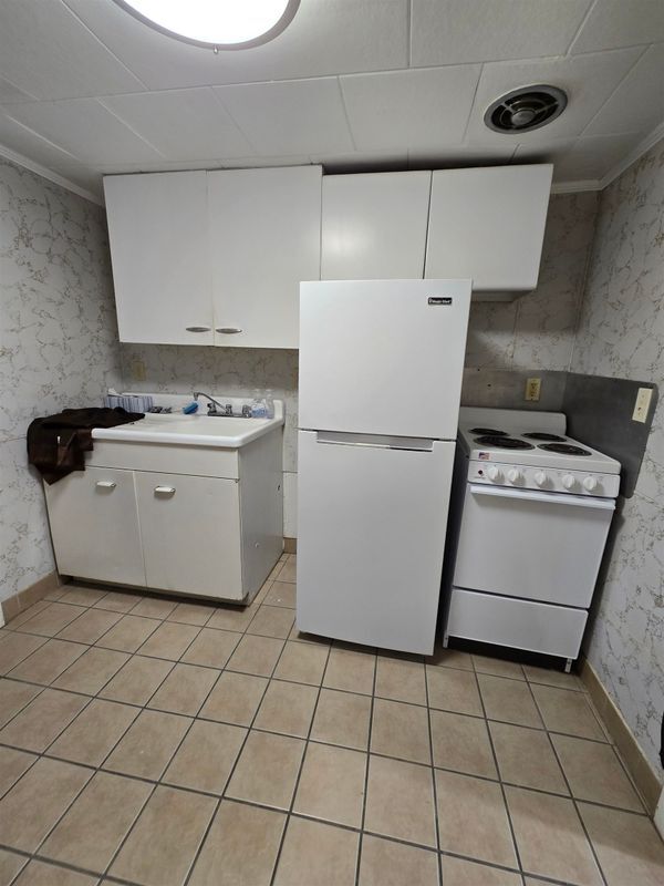 Building Photo - 98 Main, Unit #1