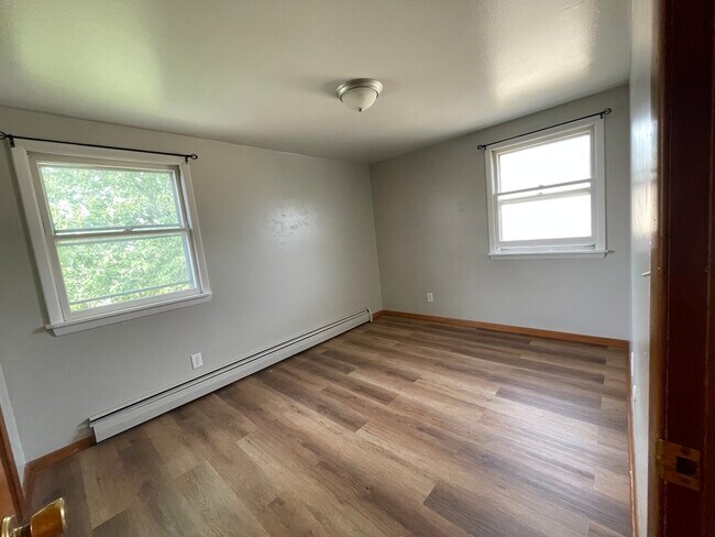 Building Photo - 352 Carmen Rd