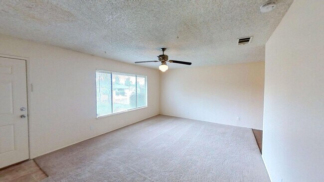 Building Photo - 3 Bedroom, 2 Bathroom Home Located by UCR!