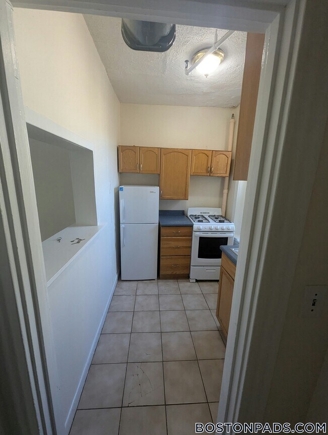 Building Photo - 364 Riverway