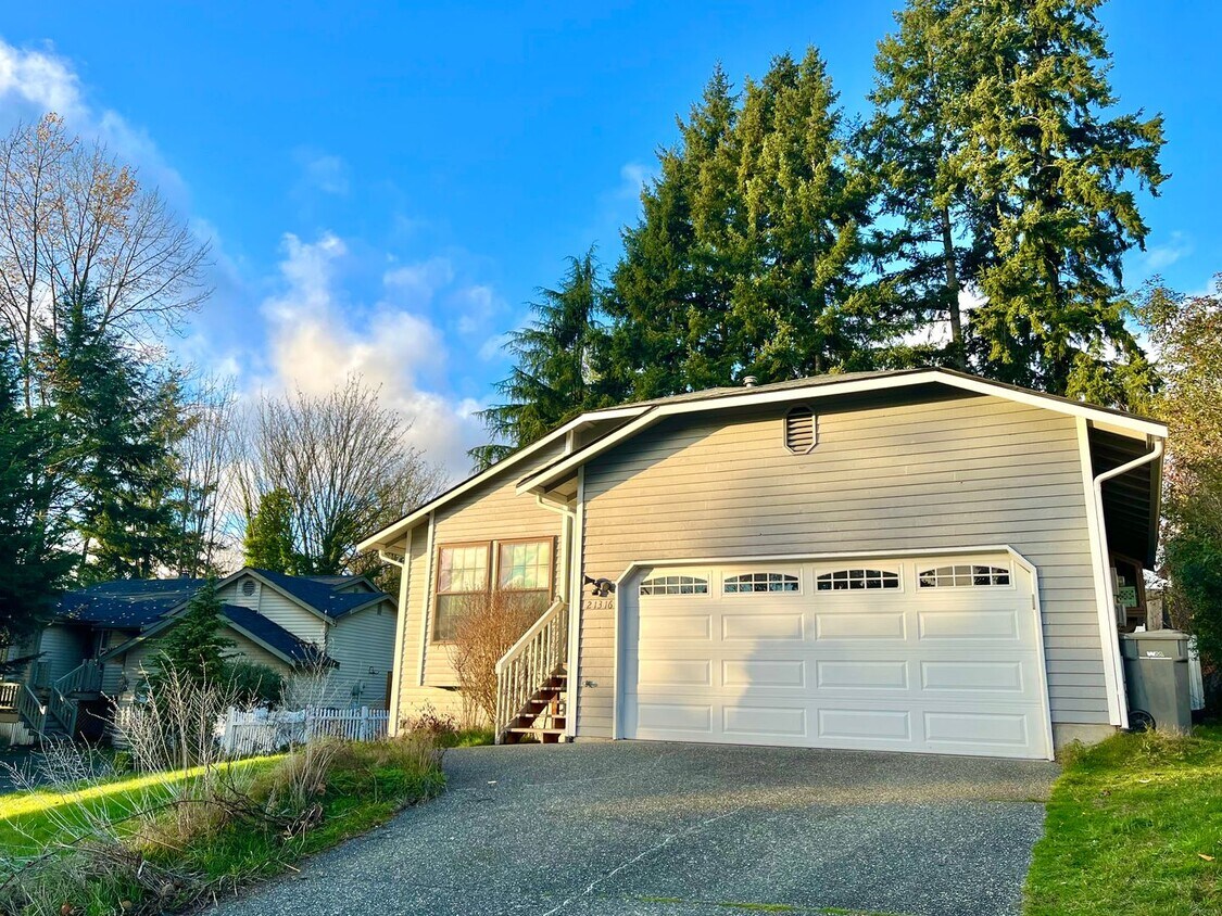 Primary Photo - Great Home For Rent