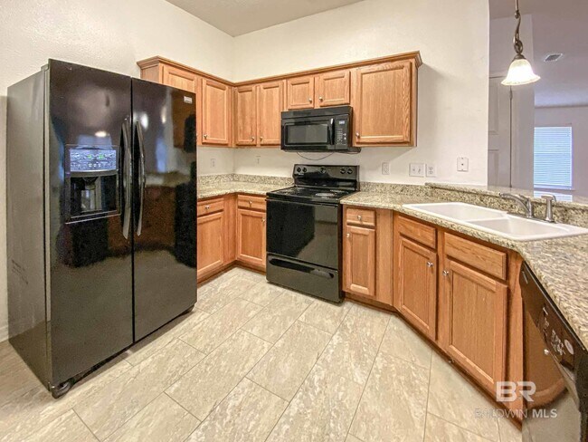 Foto del edificio - 9841 Watkins Dr