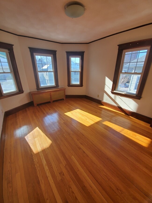 Building Photo - 5 Castleton St